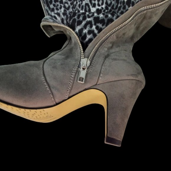 Women's Bella Vita Grey Knee High Heeled Boots sz 7.5 - Picture 7 of 10